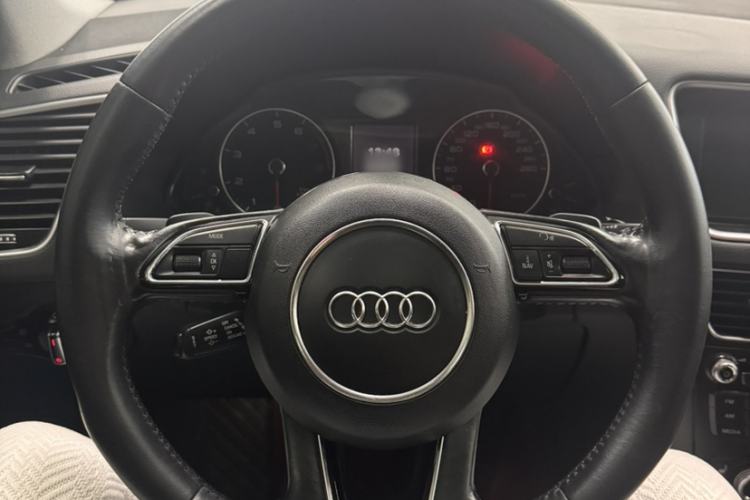Used Audi Q5 2017 40 TFSI Technology Edition Steering Wheel