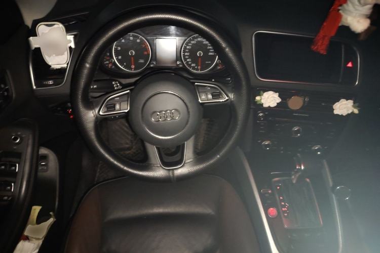 Used Audi Q5 2017 Plus 40 TFSI Technology Model Steering Wheel