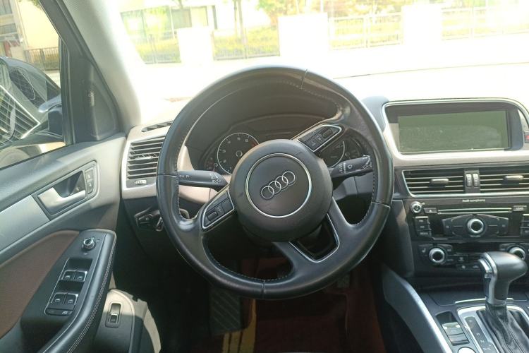 Used Audi Q5 2017 Plus 40 TFSI Technology Model Steering Wheel