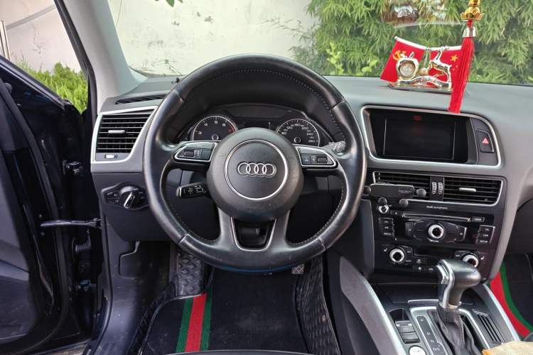 Used Audi Q5 2017 40 TFSI Technology Edition Steering Wheel