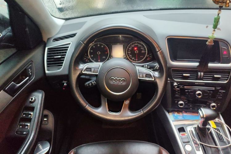 Used Audi Q5 2017 Plus 40 TFSI Technology Model Steering Wheel
