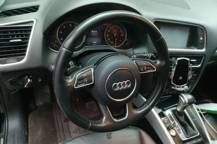 Used Audi Q5 2017 Plus 40 TFSI Technology Model Steering Wheel