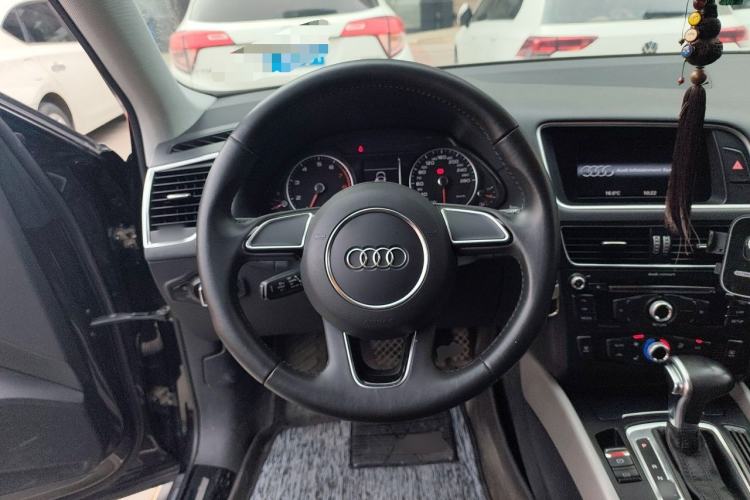 Used Audi Q5 2017 Plus 40 TFSI Ambition Model Steering Wheel