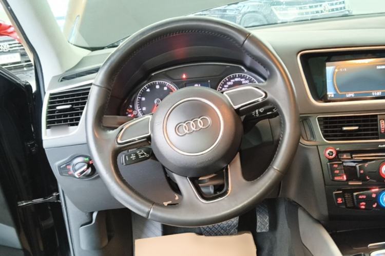 Used Audi Q5 2017 Plus 40 TFSI Ambition Model Steering Wheel