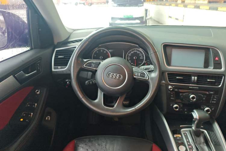 Used Audi Q5 2017 Plus 40 TFSI Technology Model Steering Wheel