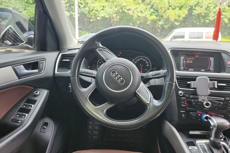 Used Audi Q5 2017 Plus 40 TFSI Ambition Model Steering Wheel