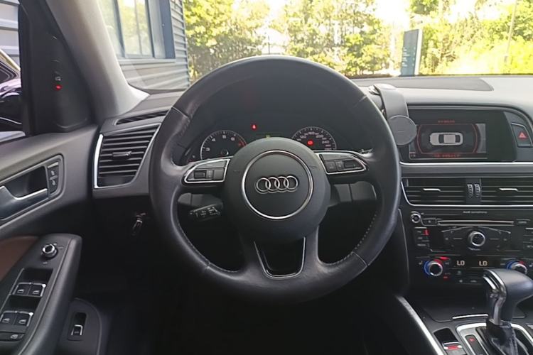 Used Audi Q5 2017 40 TFSI Technology Edition Steering Wheel