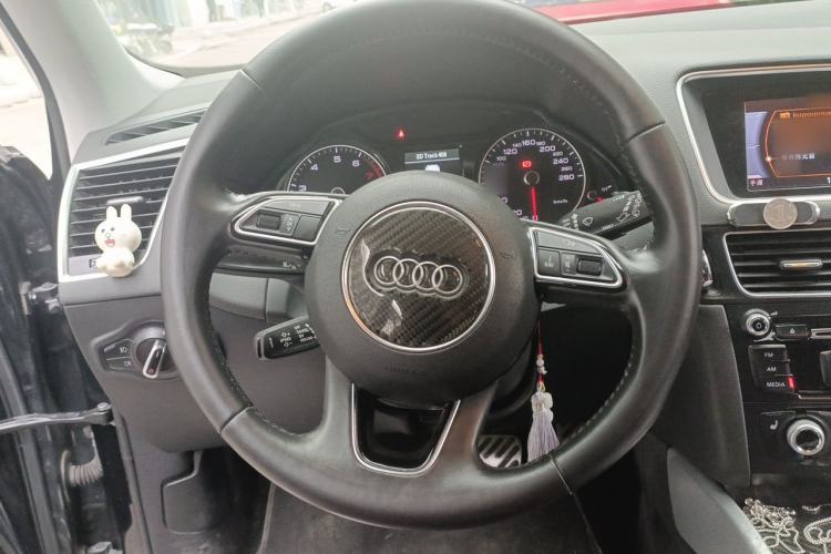 Used Audi Q5 2017 Plus 40 TFSI Technology Model Steering Wheel