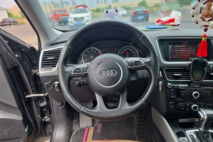 Used Audi Q5 2017 Plus 40 TFSI Ambition Model Steering Wheel