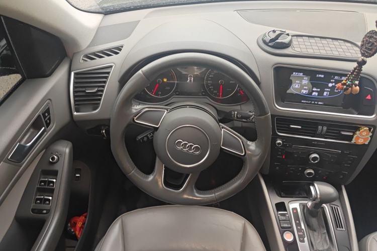 Used Audi Q5 2017 40 TFSI Ambition Edition Steering Wheel