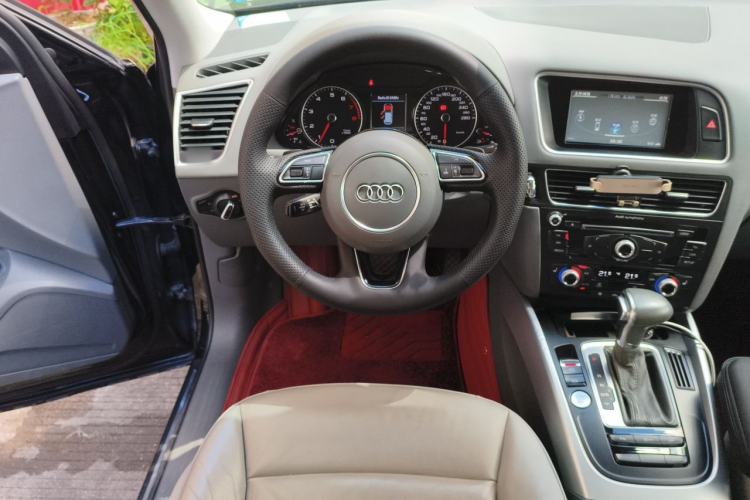 Used Audi Q5 2017 40 TFSI Technology Edition Steering Wheel