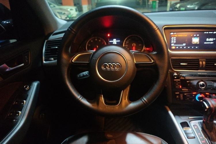 Used Audi Q5 2017 Plus 40 TFSI Ambition Model Steering Wheel