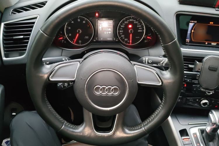Used Audi Q5 2017 Plus 40 TFSI Ambition Model Steering Wheel