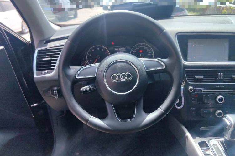 Used Audi Q5 2017 Plus 40 TFSI Ambition Model Steering Wheel