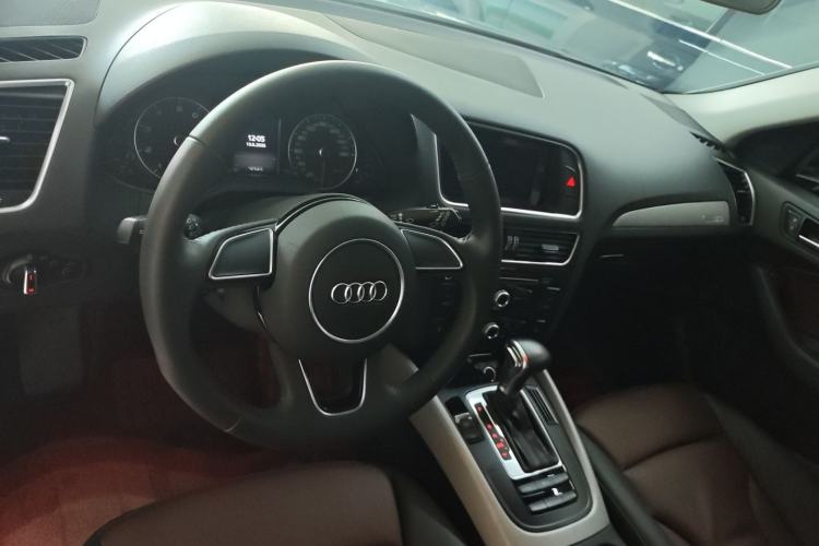Used Audi Q5 2017 Plus 40 TFSI Ambition Model Steering Wheel