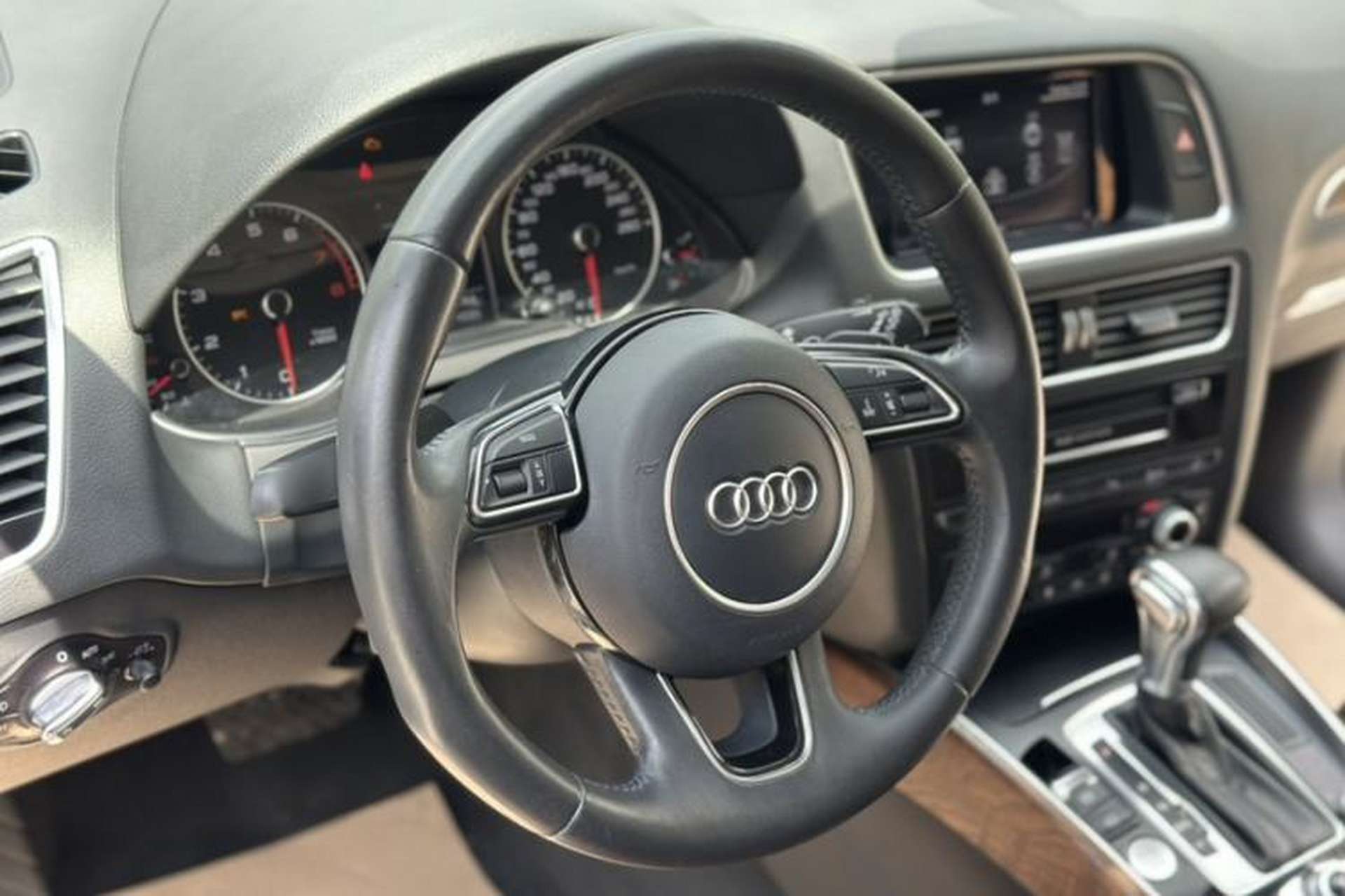 Used Audi Q5 2017 40 TFSI Comfort Model Steering Wheel