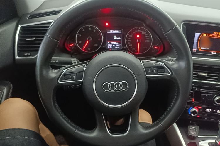 Used Audi Q5 2017 Plus 40 TFSI Technology Model Steering Wheel