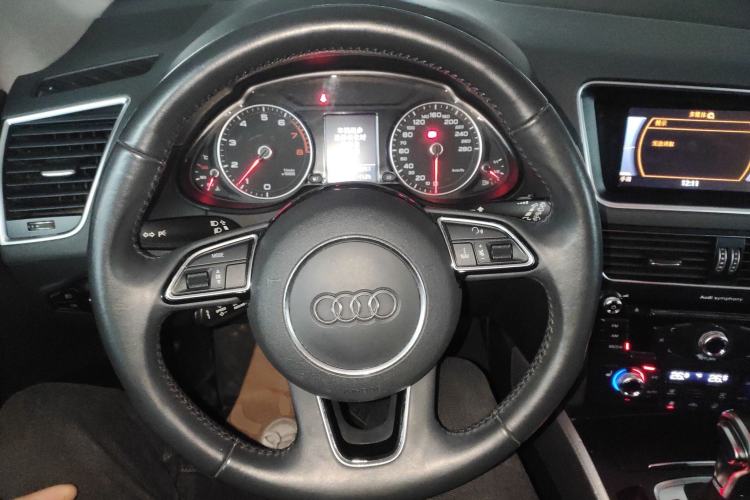 Used Audi Q5 2017 Plus 40 TFSI Technology Model Steering Wheel