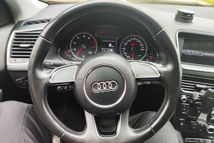 Used Audi Q5 2017 40 TFSI Ambition Edition Steering Wheel
