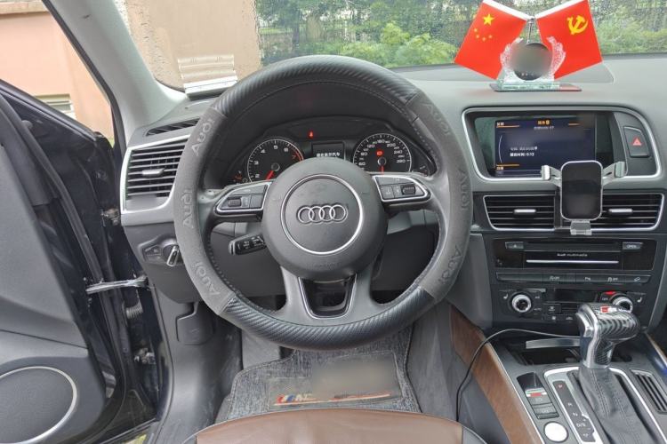 Used Audi Q5 2017 40 TFSI Comfort Model Steering Wheel