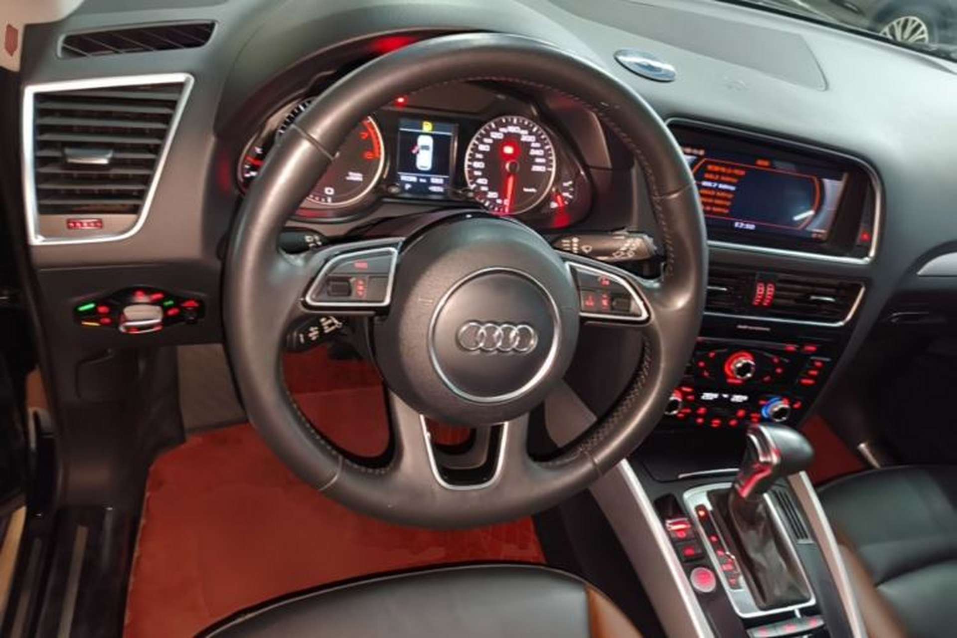 Used Audi Q5 2017 Plus 40 TFSI Technology Model Steering Wheel
