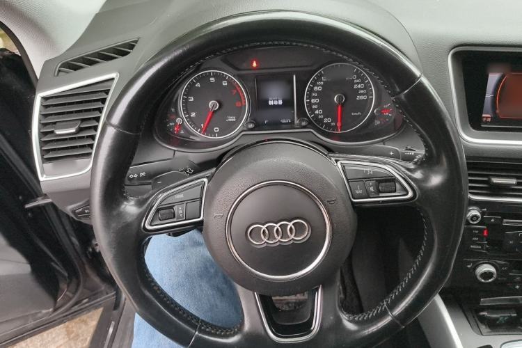 Used Audi Q5 2017 40 TFSI Technology Edition Steering Wheel