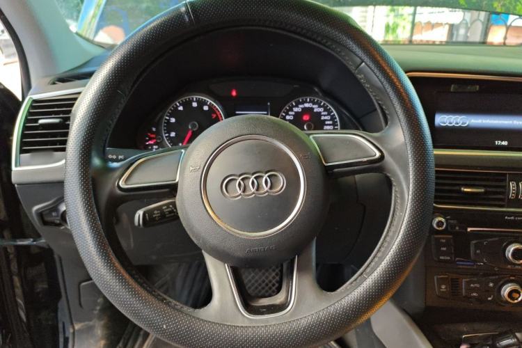 Used Audi Q5 2017 40 TFSI Ambition Edition Steering Wheel