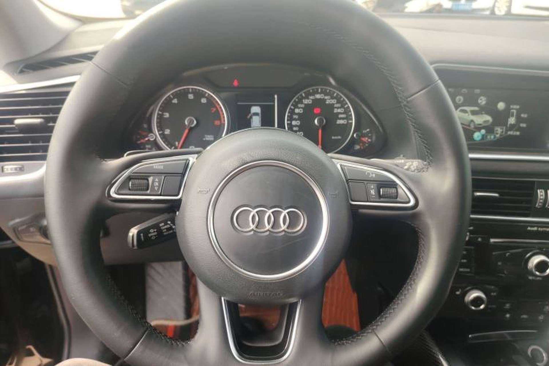 Used Audi Q5 2017 40 TFSI Technology Edition Steering Wheel
