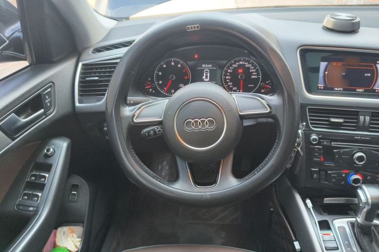 Used Audi Q5 2017 Plus 40 TFSI Ambition Model Steering Wheel