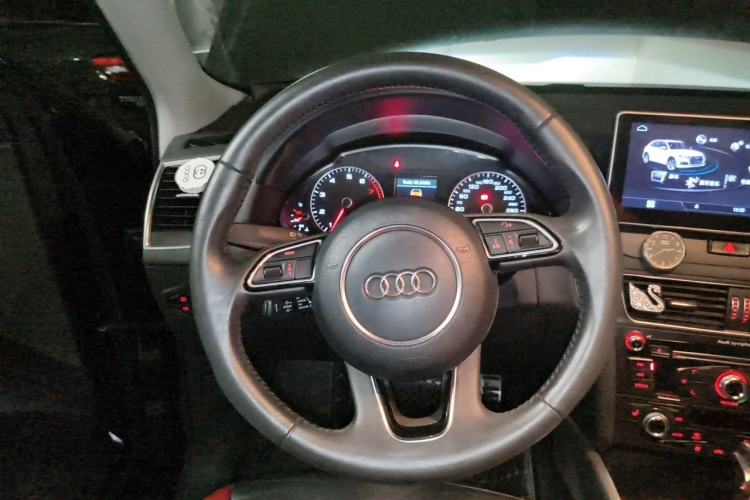 Used Audi Q5 2017 Plus 40 TFSI Technology Model Steering Wheel