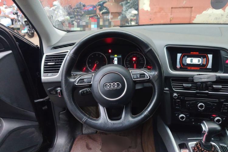 Used Audi Q5 2017 40 TFSI Technology Edition Steering Wheel