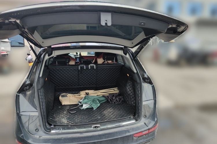 Used Audi Q5 2017 Plus 40 TFSI Ambition Model Trunk