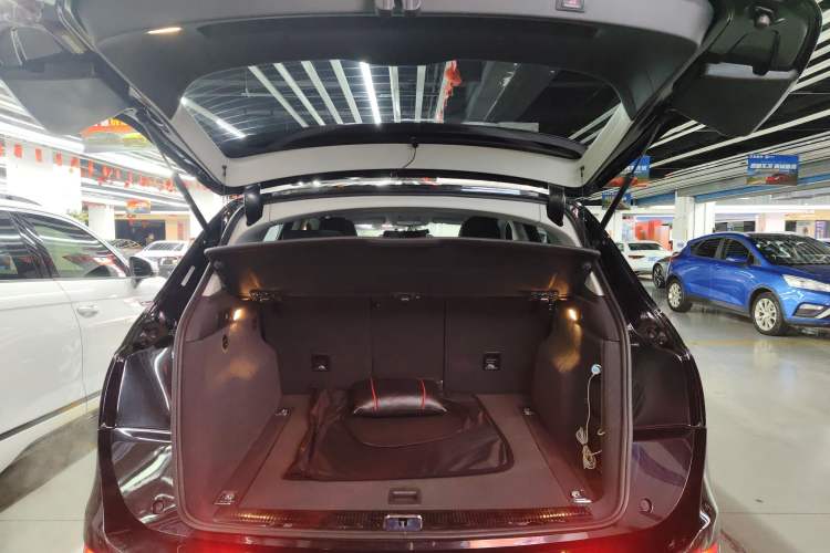 Used Audi Q5 2017 Plus 40 TFSI Ambition Model Trunk