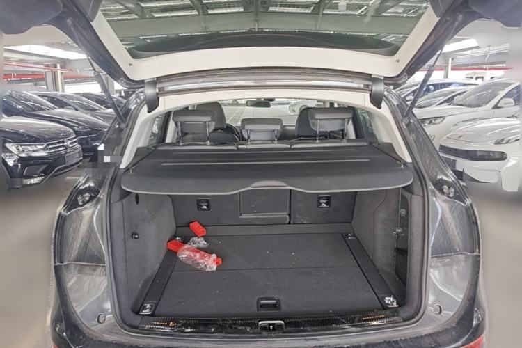 Used Audi Q5 2017 Plus 40 TFSI Ambition Model Trunk