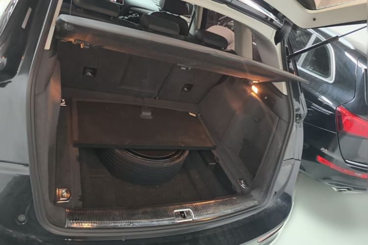 Used Audi Q5 2017 Plus 40 TFSI Ambition Model Trunk