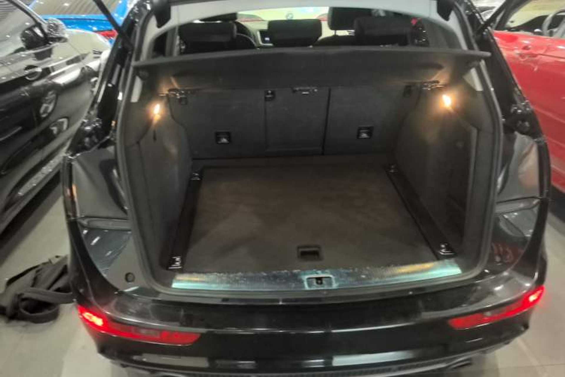 Used Audi Q5 2017 Plus 40 TFSI Ambition Model Trunk