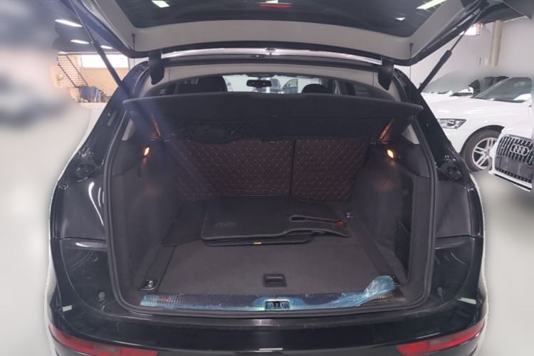 Used Audi Q5 2017 40 TFSI Comfort Model Trunk