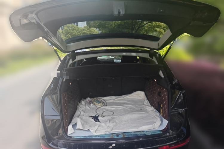 Used Audi Q5 2017 Plus 40 TFSI Ambition Model Trunk