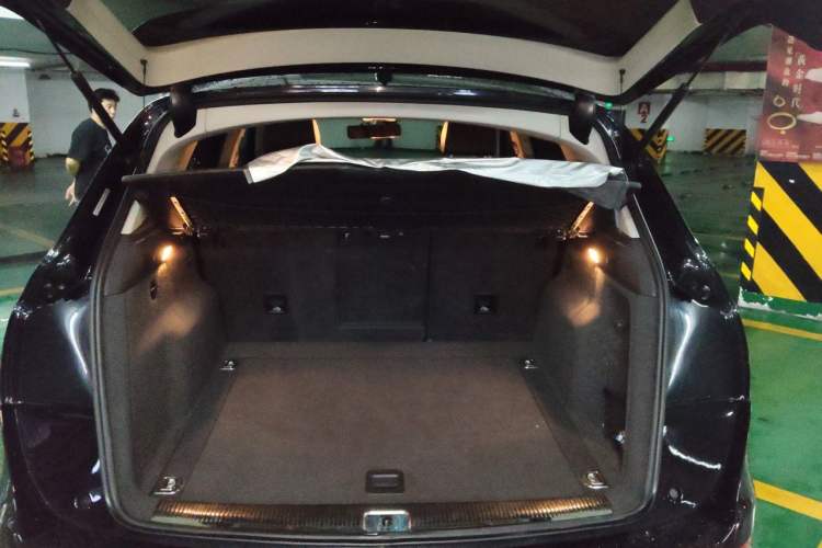 Used Audi Q5 2017 40 TFSI Comfort Model Trunk