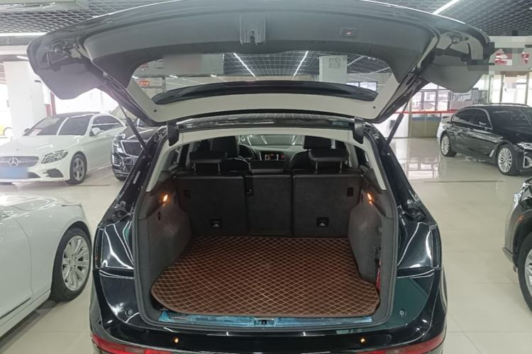 Used Audi Q5 2017 Plus 40 TFSI Technology Model Trunk