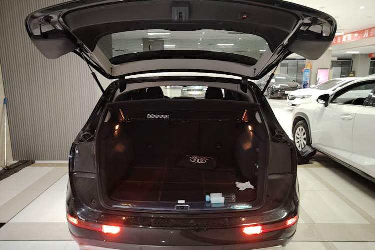 Used Audi Q5 2017 Plus 40 TFSI Technology Model Trunk