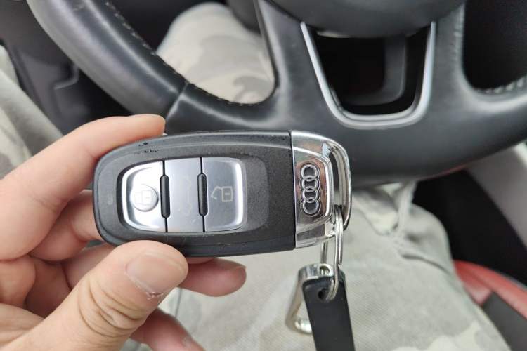Used Audi Q5 2017 Plus 40 TFSI Ambition Model Vehicle Key