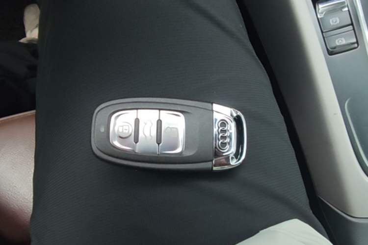 Used Audi Q5 2017 40 TFSI Ambition Edition Vehicle Key