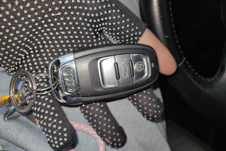 Used Audi Q5 2017 40 TFSI Comfort Model Vehicle Key