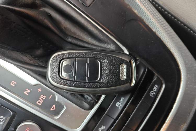 Used Audi Q5 2017 Plus 40 TFSI Technology Model Vehicle Key