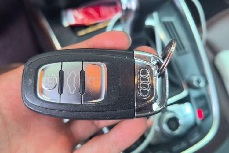 Used Audi Q5 2017 40 TFSI Comfort Model Vehicle Key