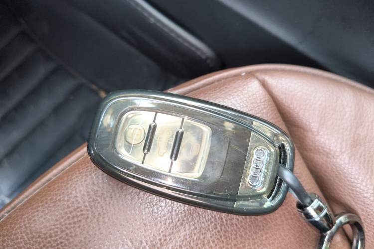 Used Audi Q5 2017 40 TFSI Comfort Model Vehicle Key