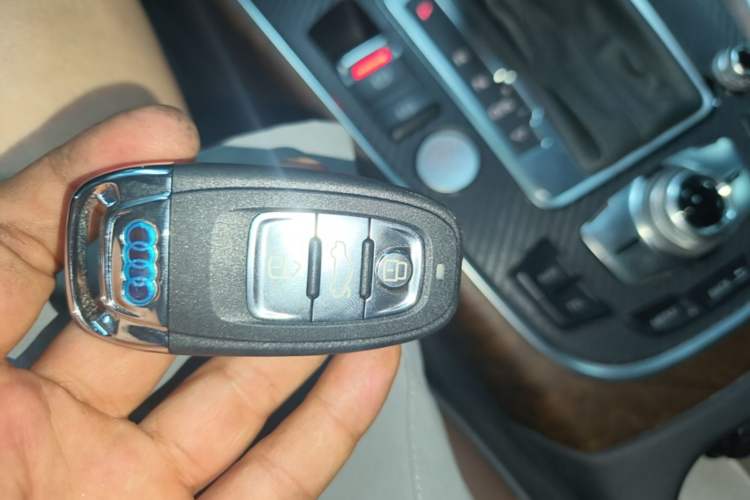 Used Audi Q5 2017 40 TFSI Comfort Model Vehicle Key