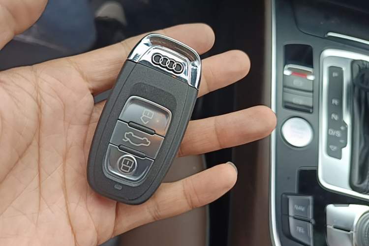 Used Audi Q5 2017 40 TFSI Comfort Model Vehicle Key