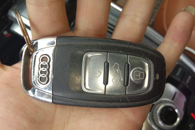Used Audi Q5 2017 40 TFSI Comfort Model Vehicle Key